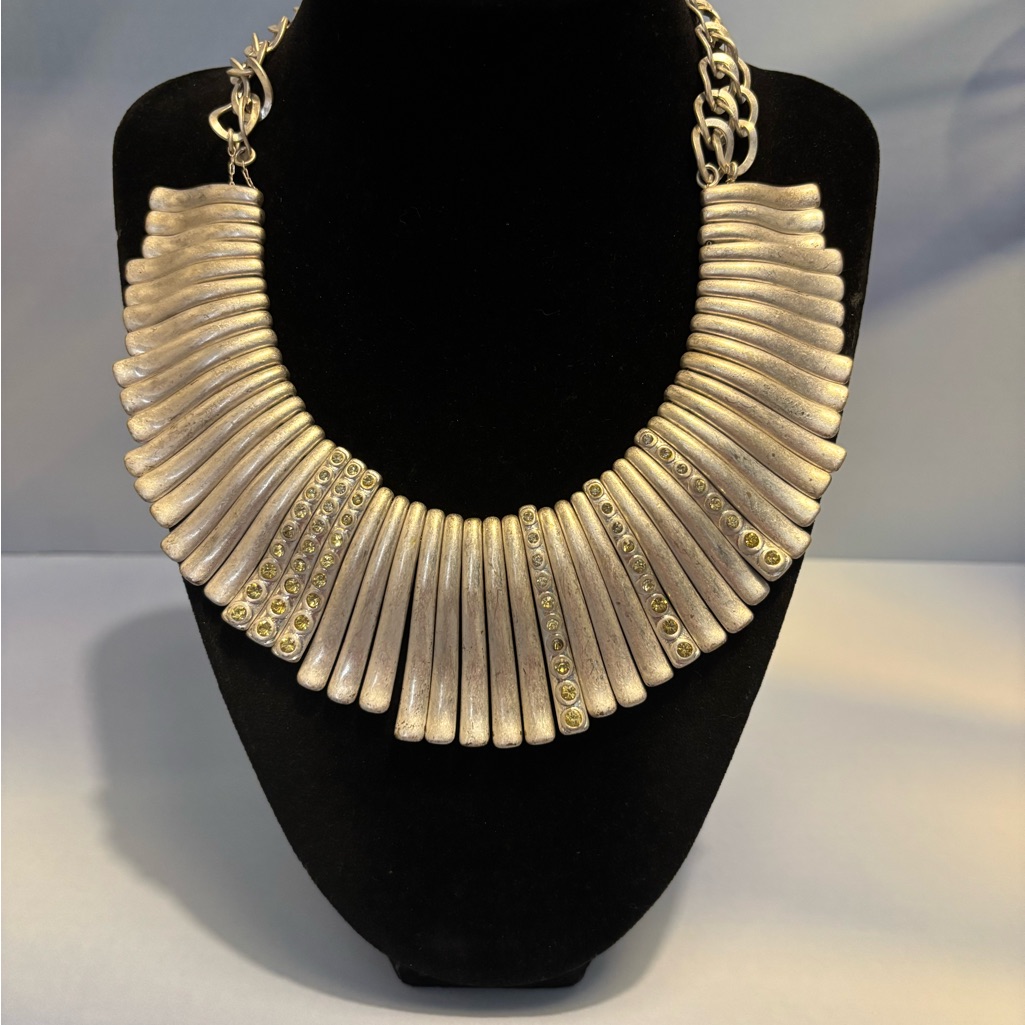 Jessica Simpson Matte Silver Tone Crystal Bib Design Toggle Necklace 16 22$